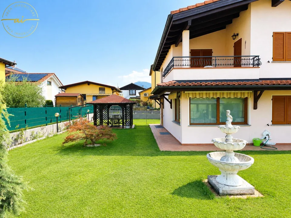 AMPIA CASA DI 5.5 LOCALI CON GIARDINO IN ZONA VERDE A STABIO