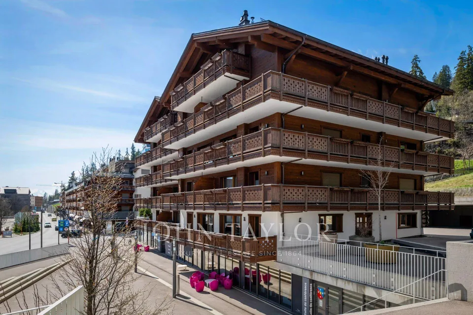 Au coeur de Montana, spacieux appartement récent de 4 chambres, gra...