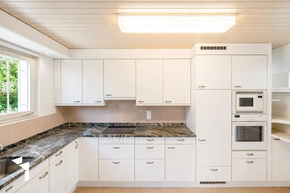 Fehr Immobilien - Gut besonntes 5.5-Zimmer-EFH mit Seesicht