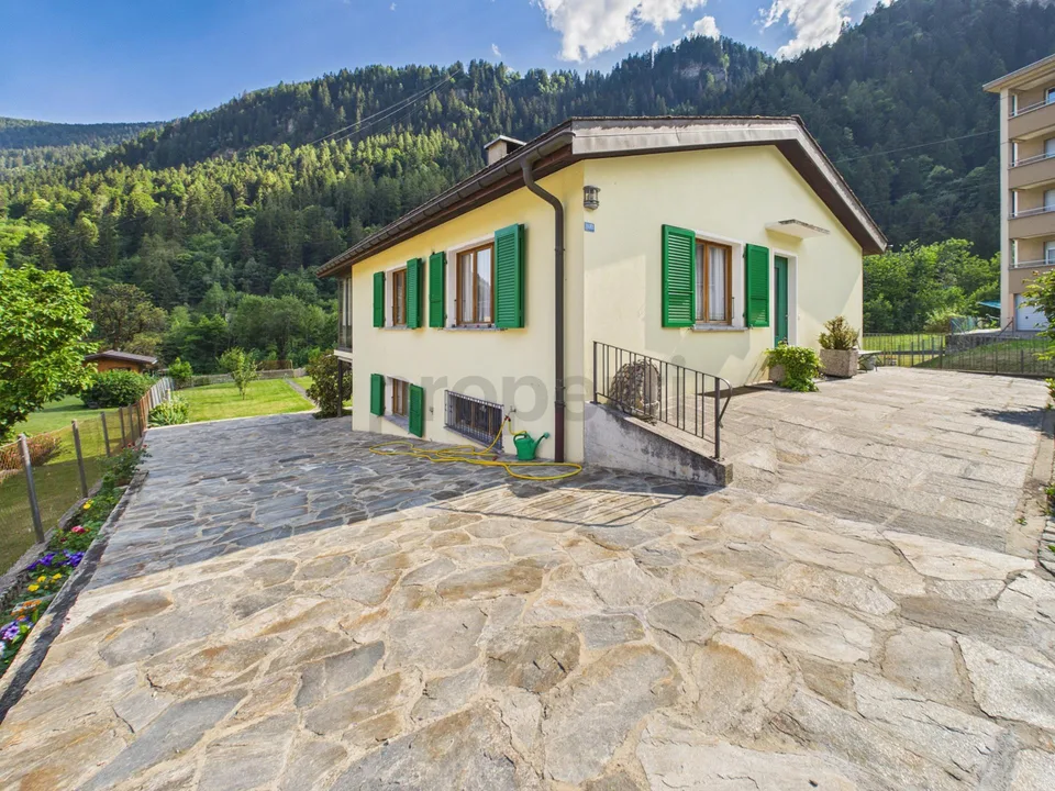 Casa unifamiliare/bifamiliare con vista su cascata piumogna