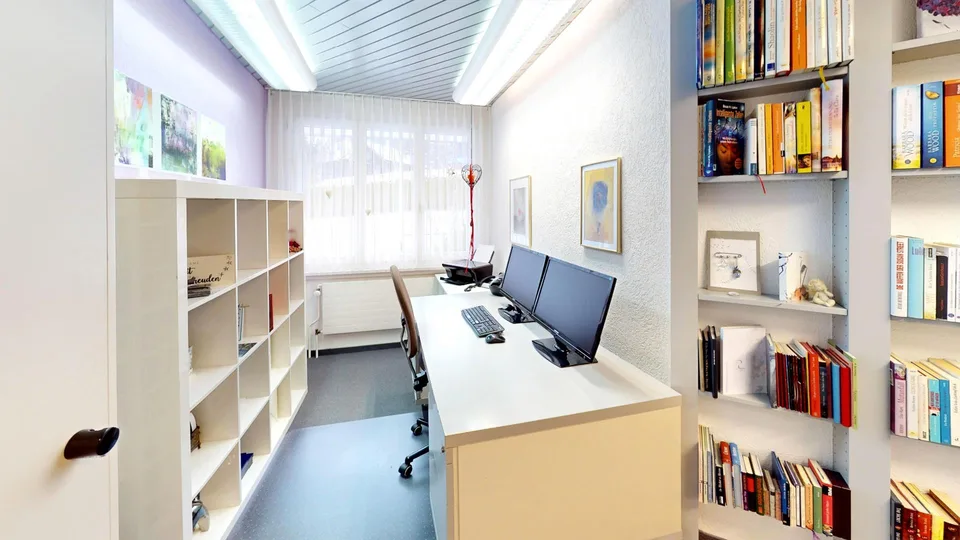 Gewerbeliegenschaft mit Wohnhaus, Landreserve & Entwicklungspotenzial – Foto 8 von 13