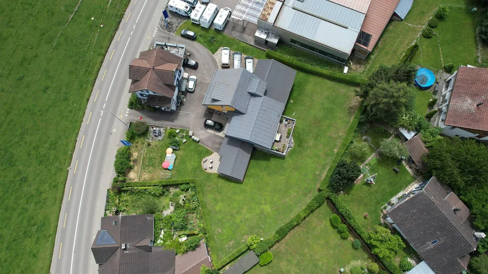 Gewerbeliegenschaft mit Wohnhaus, Landreserve & Entwicklungspotenzial