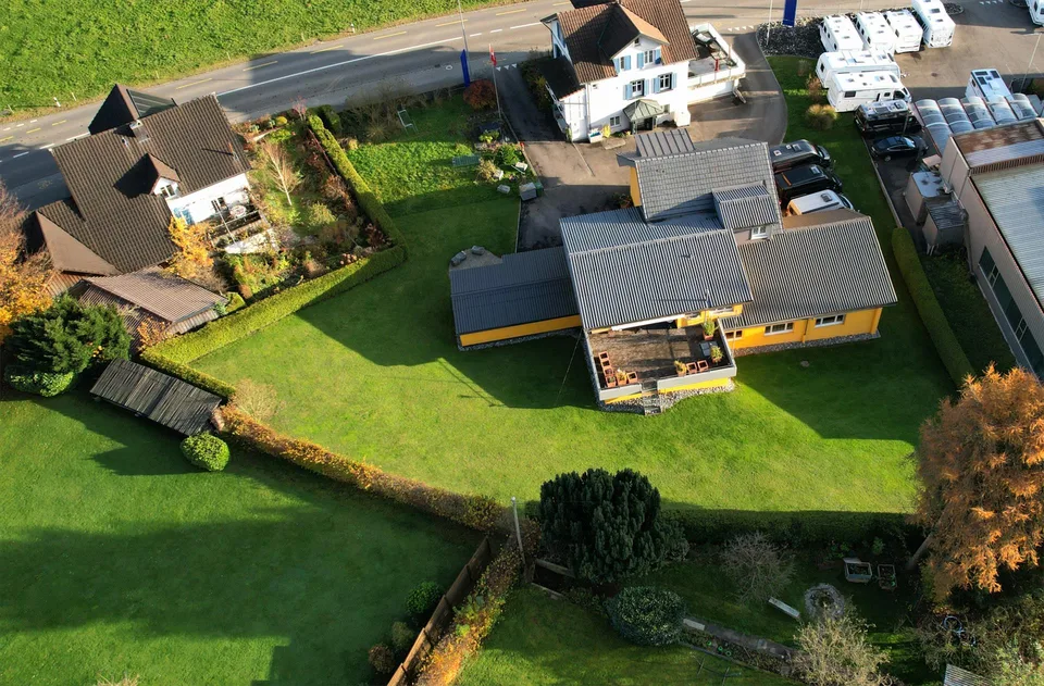 Gewerbeliegenschaft mit Wohnhaus, Landreserve & Entwicklungspotenzial