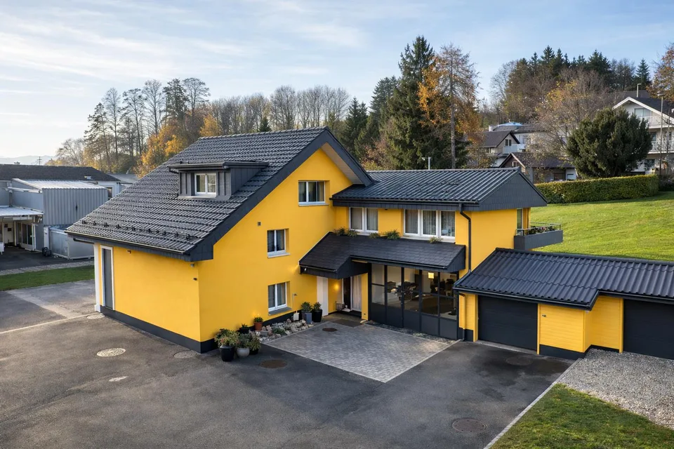 Gewerbeliegenschaft mit Wohnhaus, Landreserve & Entwicklungspotenzial