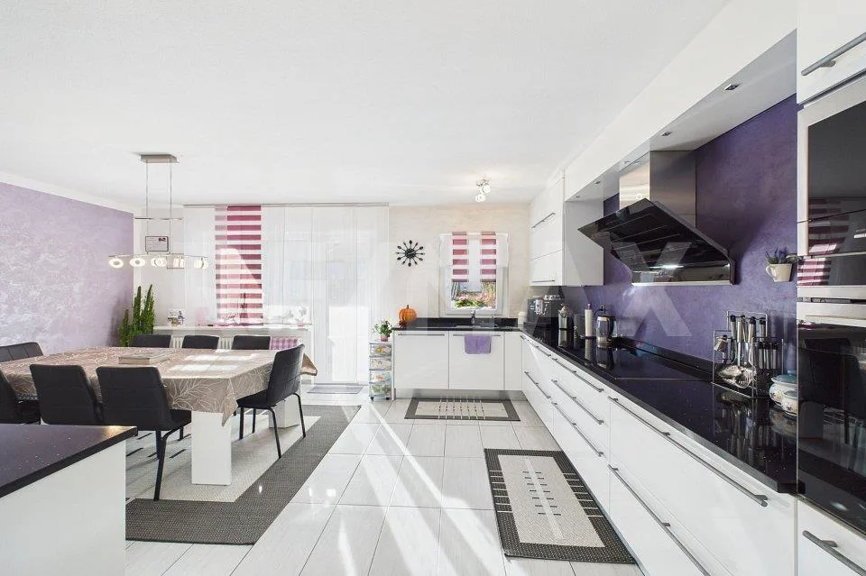 Ampia casa bifamiliare completamente rinnovata con grande spazio es... – Foto 9 von 13