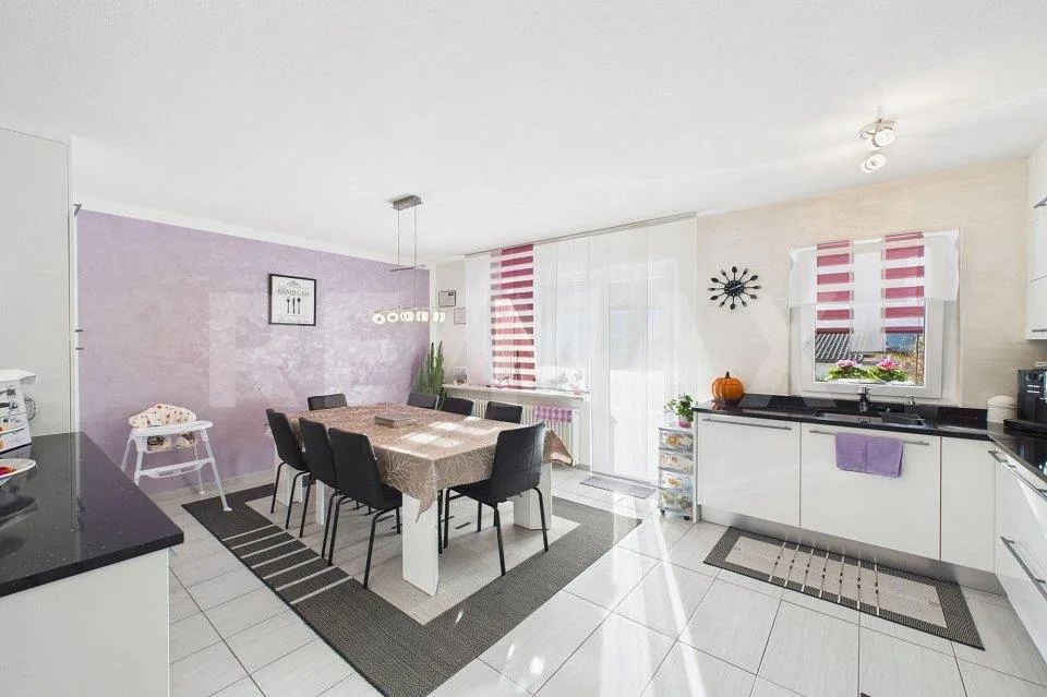 Ampia casa bifamiliare completamente rinnovata con grande spazio es... – Foto 10 von 13