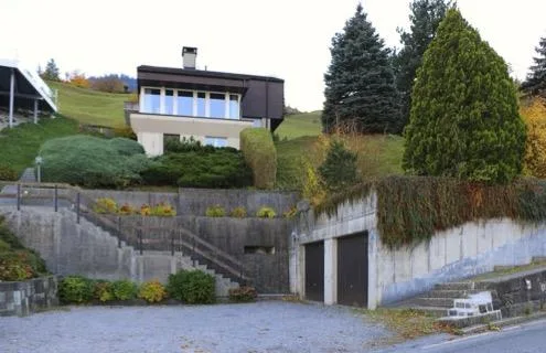 Einfamilienhaus (Seesicht) mit erschlossenem Baulandanteil