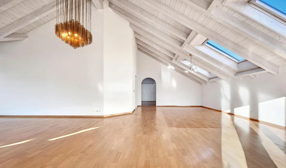 Grosszügige 7.5-Zimmer-Attikawohnung mit schöner Fernsicht