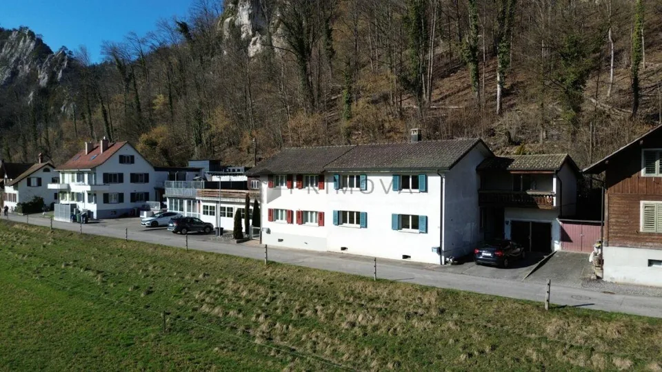 Grosszügiges 5.5 Zimmer-Doppeleinfamilienhaus an ruhiger Lage mit v...