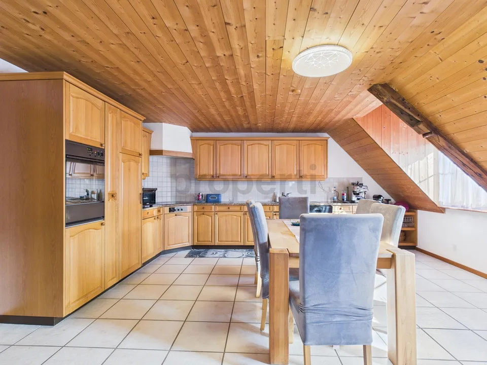 Stilvolle 5.5-Zimmer-Dachwohnung mit Charme im Dorfkern Malans