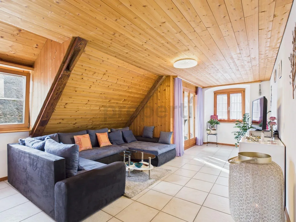 Stilvolle 5.5-Zimmer-Dachwohnung mit Charme im Dorfkern Malans