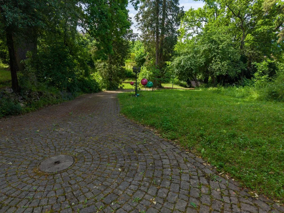 Einmaliges Anwesen auf 2'879 m² an bester Wohnlage