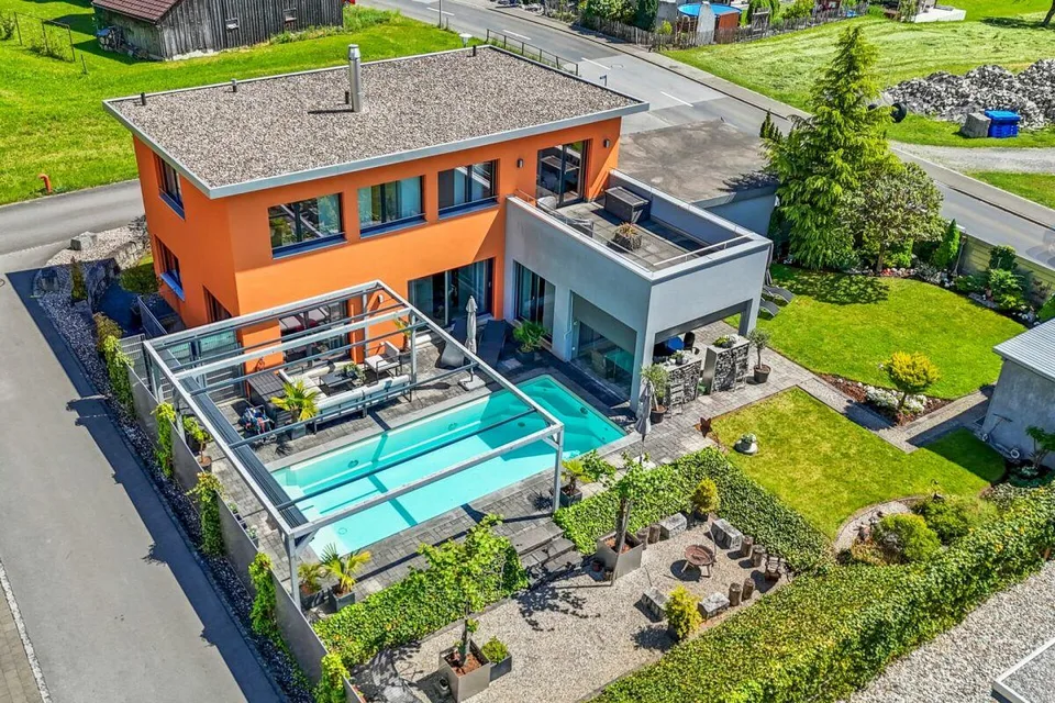 Modernes Wohnerlebnis mit Weitblick -  Einfamilienhaus mit Pool, Ga...
