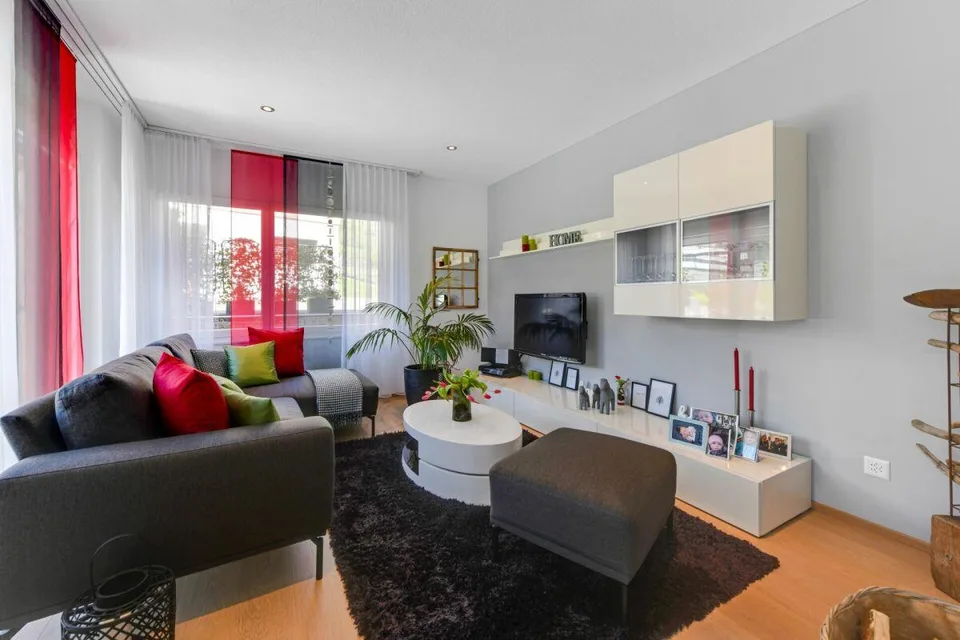 Modernes Wohnerlebnis mit Weitblick -  Einfamilienhaus mit Pool, Ga...