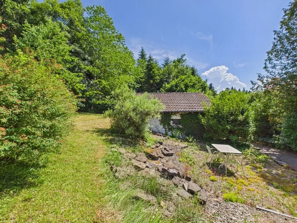 Altbau an idyliischer Lage am Waldrand mit grosszügigem Umschwung