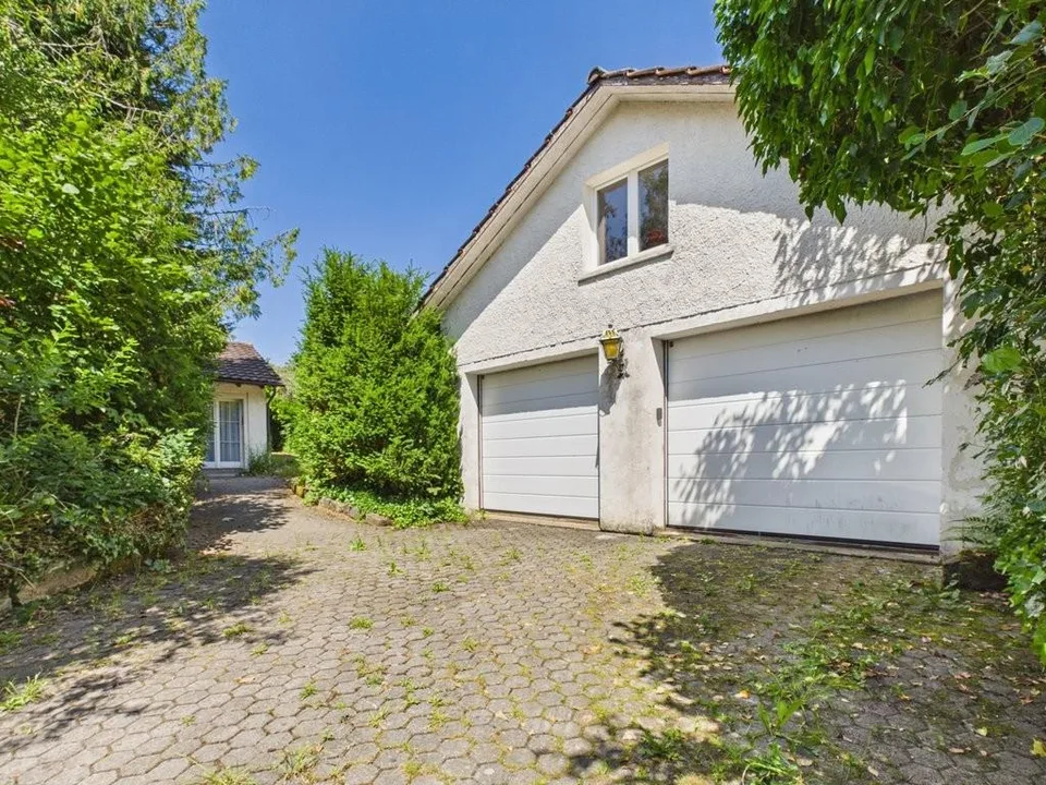 Altbau an idyliischer Lage am Waldrand mit grosszügigem Umschwung