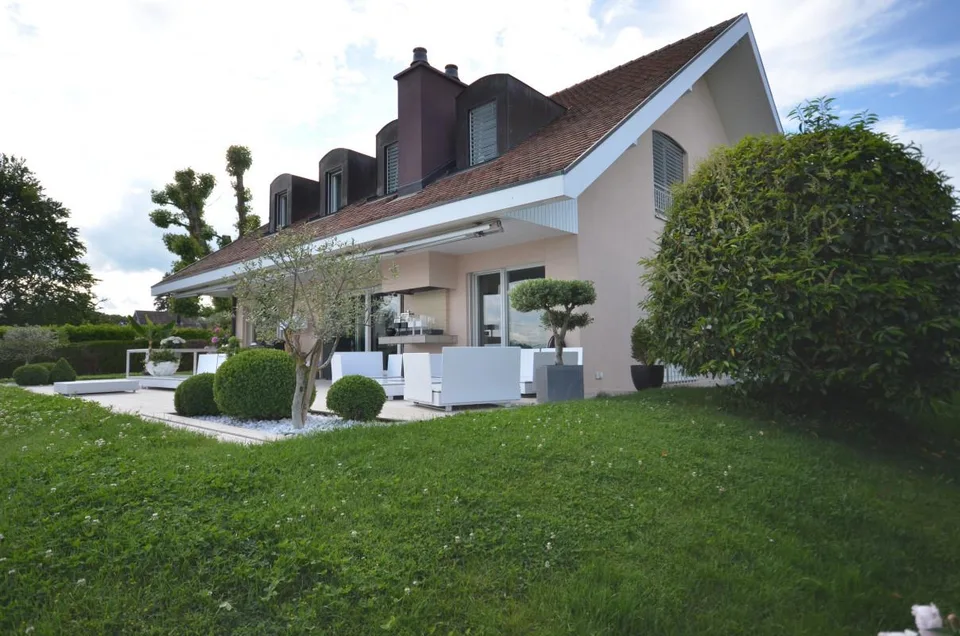 SAINT-PREX - DEUX VILLAS AU BORD DU LÉMAN, AVEC ACCÈS PRIVATIF AU LAC