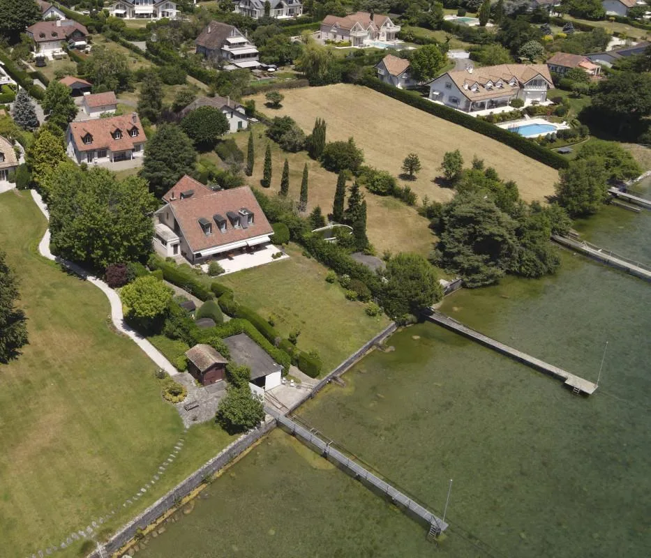 SAINT-PREX - DEUX VILLAS AU BORD DU LÉMAN, AVEC ACCÈS PRIVATIF AU LAC – photo 19 sur 19