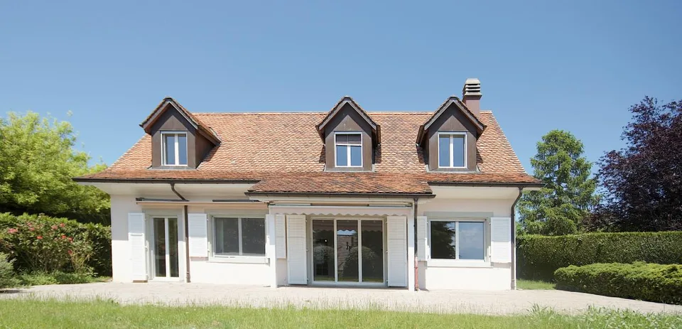 SAINT-PREX - DEUX VILLAS AU BORD DU LÉMAN, AVEC ACCÈS PRIVATIF AU LAC – photo 12 sur 19