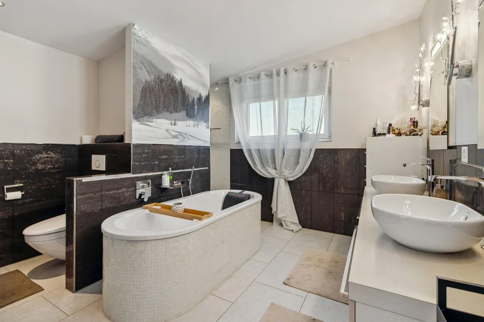 TRAUMVILLA MIT SWIMMINGPOOL UND GROSSZÜGIGEN WOHNRAUM // DREAM VILL...