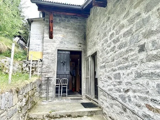Chalet mit zwei Wohnungen und Panorama-Bergsicht / casa ticines... – Foto 7 von 19