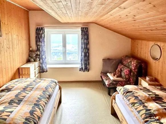 Chalet mit zwei Wohnungen und Panorama-Bergsicht   /   casa ticines...