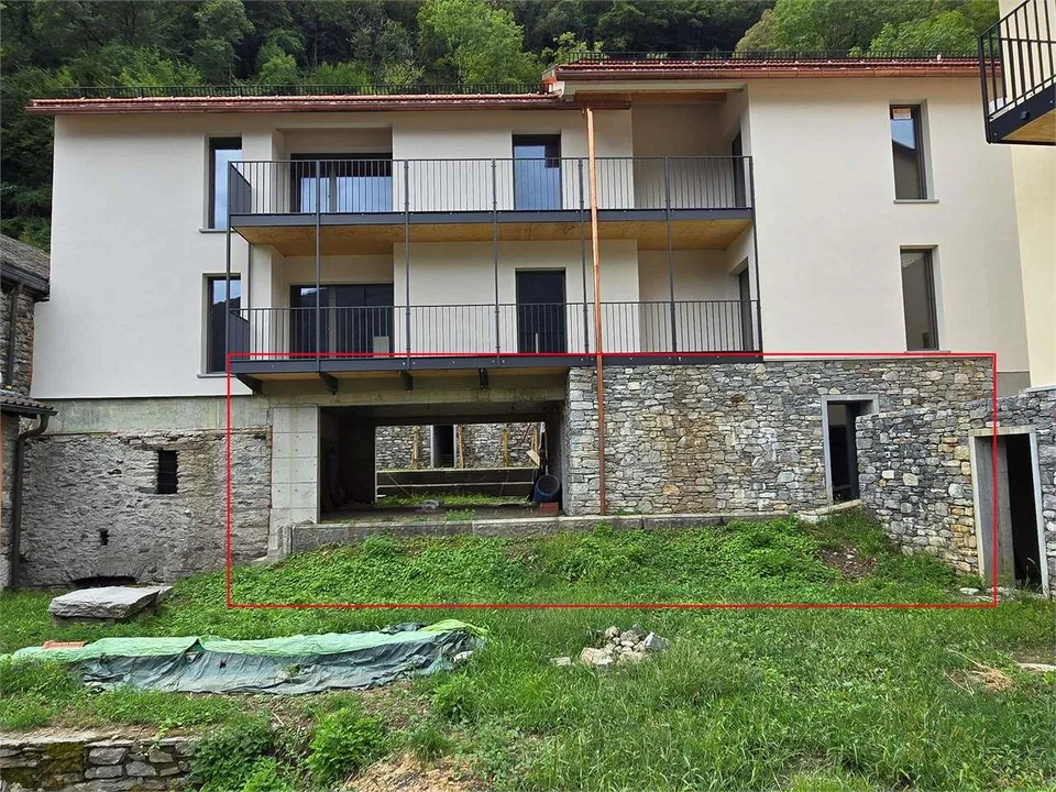 Elegante 3.5 locali MINERGIE-P-ECO con portico e giardino privato