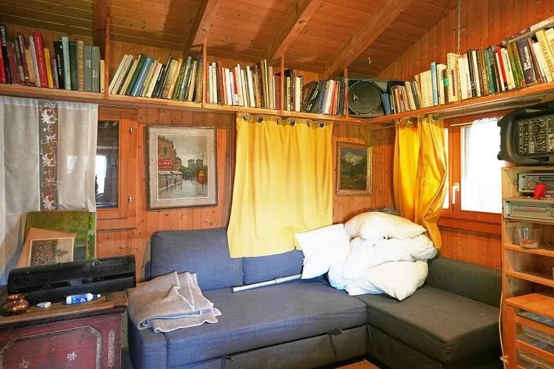 2-Zimmer-Haus mit sehr viel Land an sehr ruhiger, sonniger Aussicht...