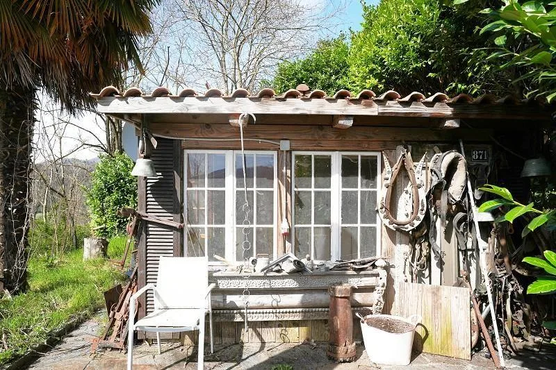 2-Zimmer-Haus mit sehr viel Land an sehr ruhiger, sonniger Aussicht...