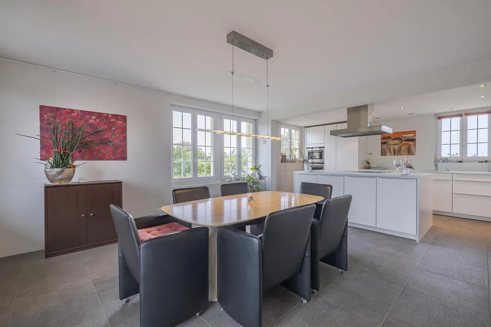 "Landhaus-Villa in grüner, ruhiger Umgebung...nur 17 Min. von Bern"