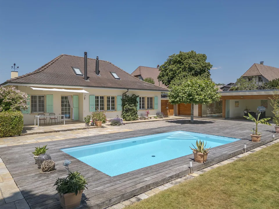 "Landhaus-Villa in grüner, ruhiger Umgebung...nur 17 Min. von Bern"
