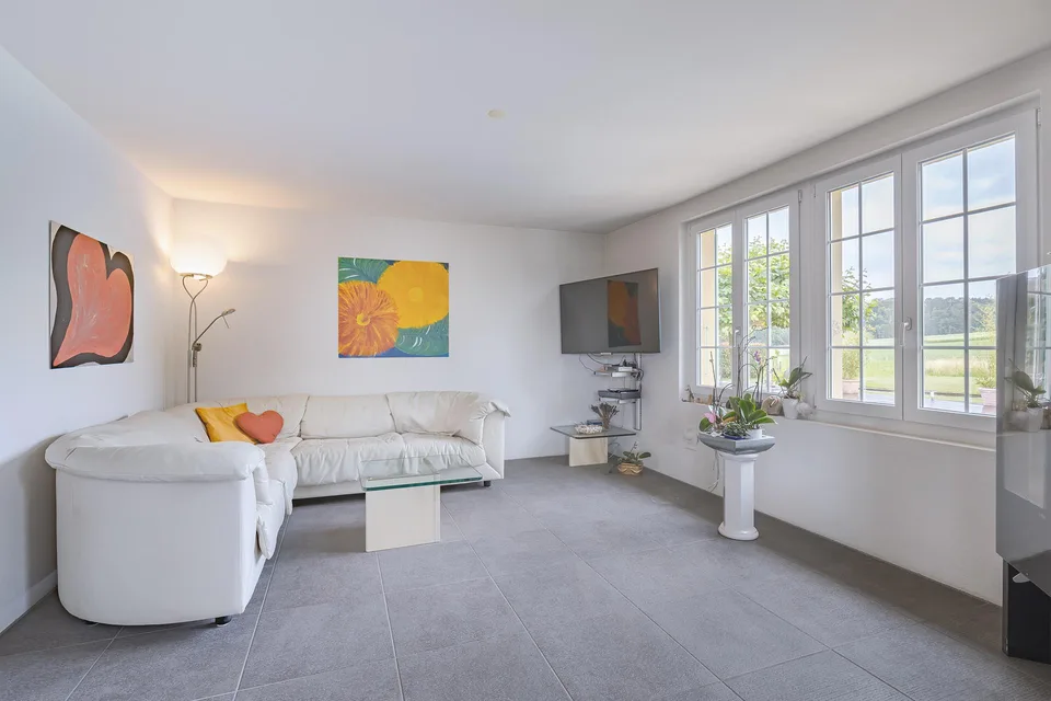 "Landhaus-Villa in grüner, ruhiger Umgebung...nur 17 Min. von Bern"