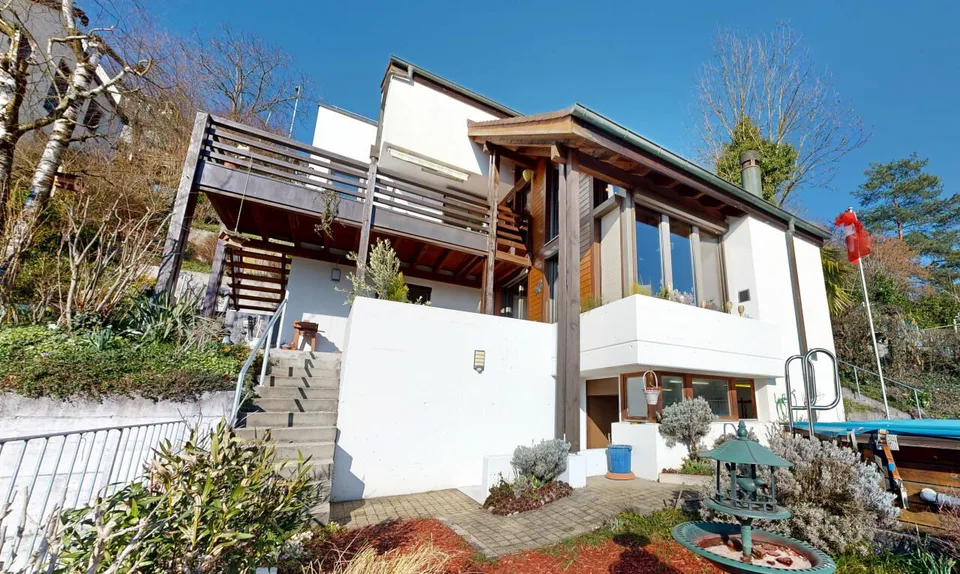 Charmantes 6 Zimmer Einfamilienhaus mit Pool, Sauna und Weitsicht