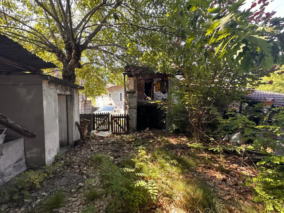 Due edifici storici con corte privata nel cuore di Gordevio | Zwei ...