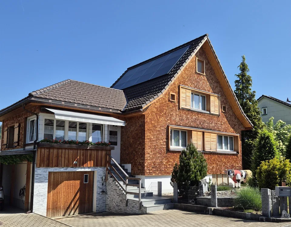 Einfamilienhaus mit Garage, Carport und schön gestalteter Gartenanlage