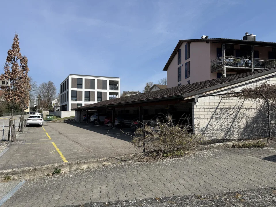 GELEGENHEIT - Etagenwohnung mit Sitzplatz, Balkon und Parking – Foto 8 von 8