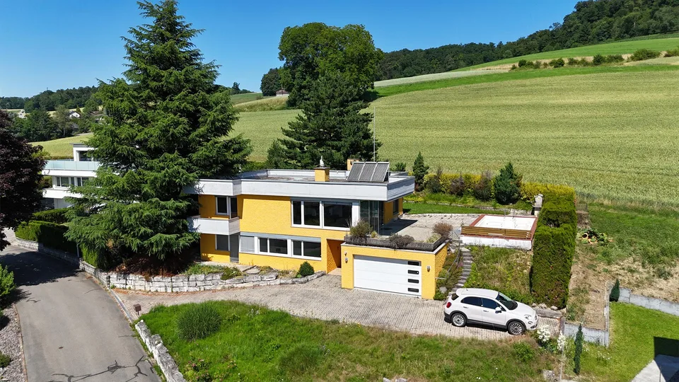 Mit Pool und schöner Weitsicht auf Siglistorf