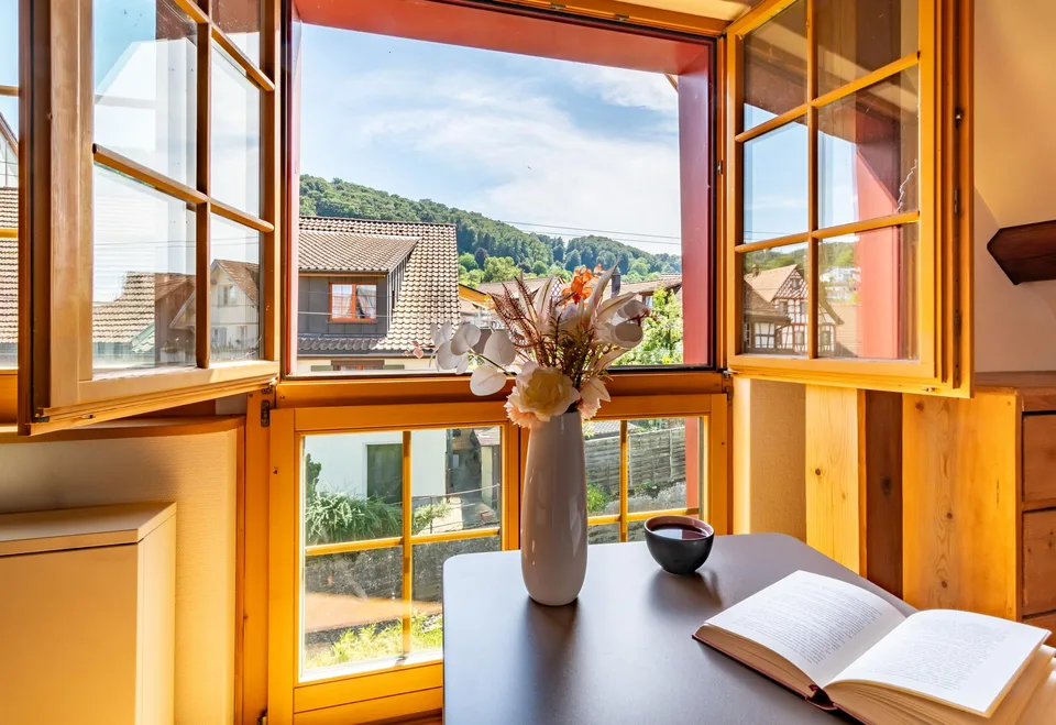 Seenahes Riegelhaus mit historischem Charakter