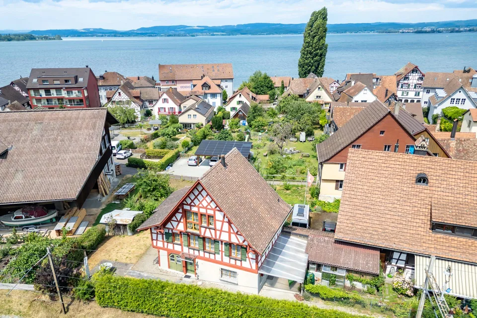 Seenahes Riegelhaus mit historischem Charakter