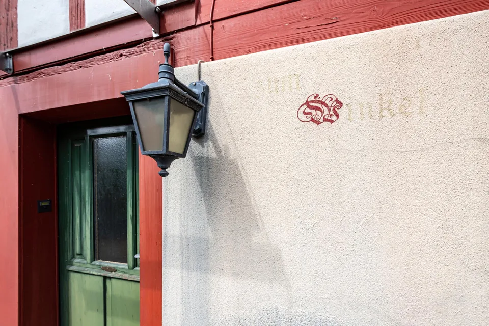 Seenahes Riegelhaus mit historischem Charakter