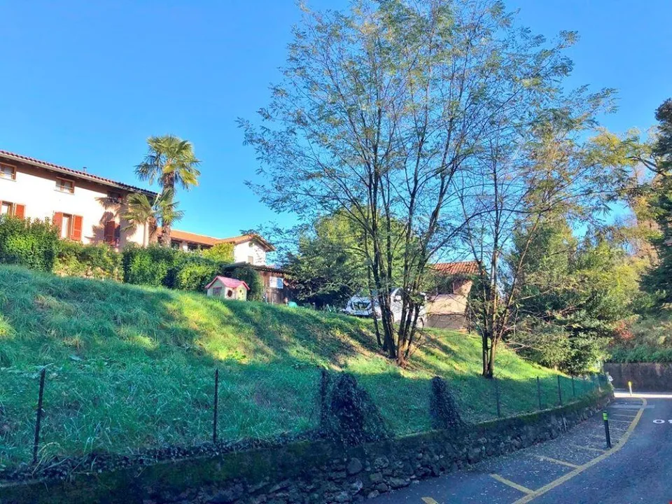 Terreno edificabile di 1'277 mq in centro paese