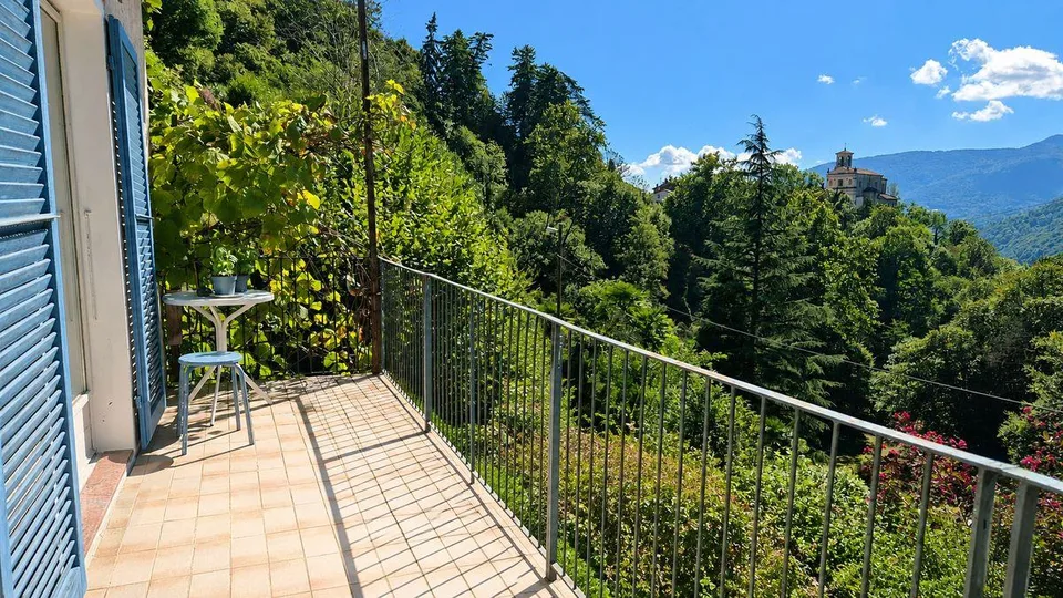 Fascino ticinese con vista - Casa rustica in una posizione panoramica soleggiata