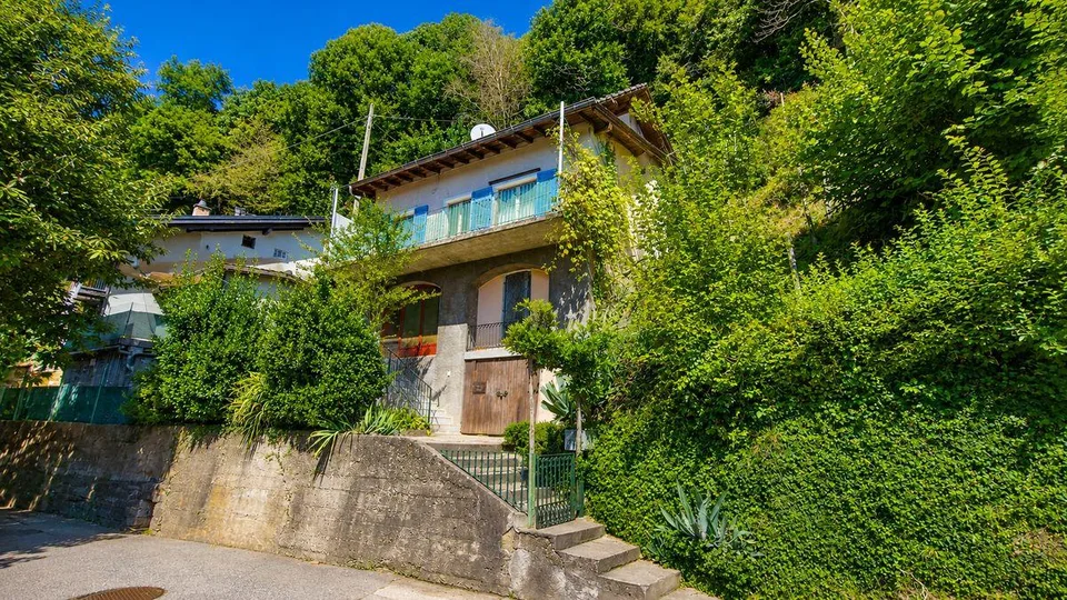 Fascino ticinese con vista - Casa rustica in una posizione panoramica soleggiata