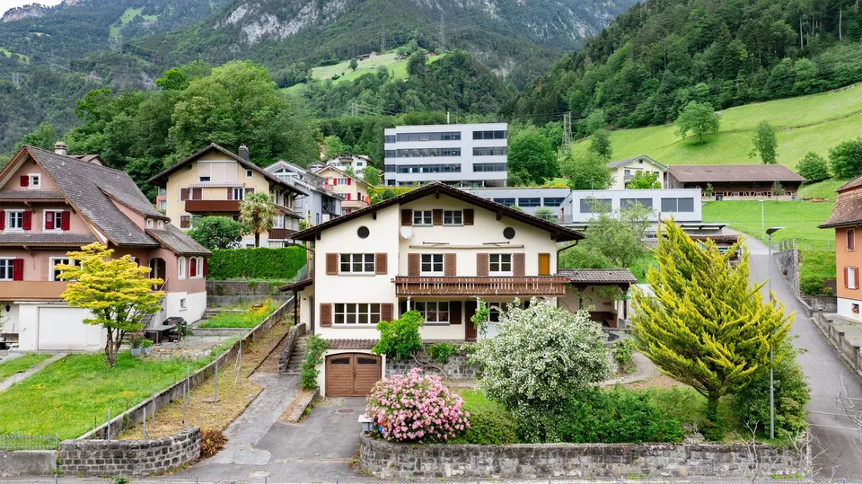 Zweifamilienhaus mit Seesicht in Flüelen, UR
