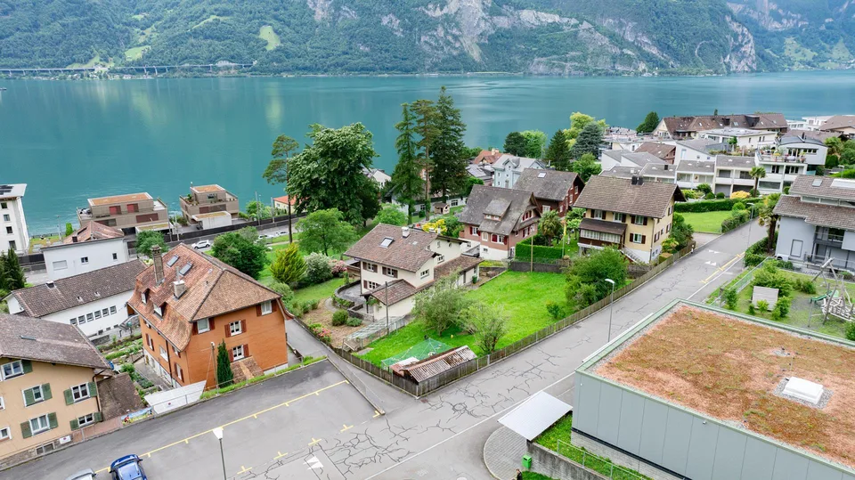 Zweifamilienhaus mit Seesicht in Flüelen, UR