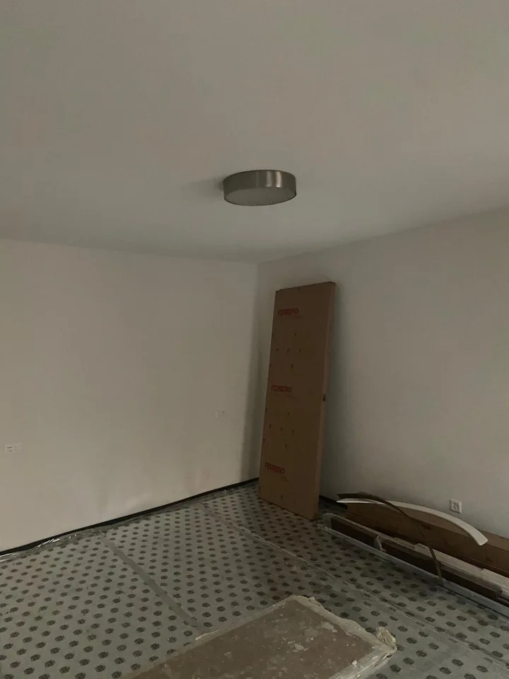 AFFASCINANTE CASA STORICA NEL CENTRO DI CARONA CON BOX