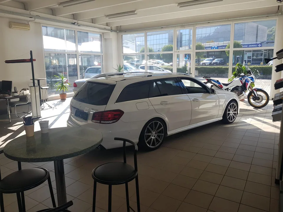 Gewerbe-Immobilie mit Showroom an bester Lage