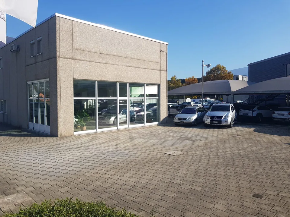 Gewerbe-Immobilie mit Showroom an bester Lage