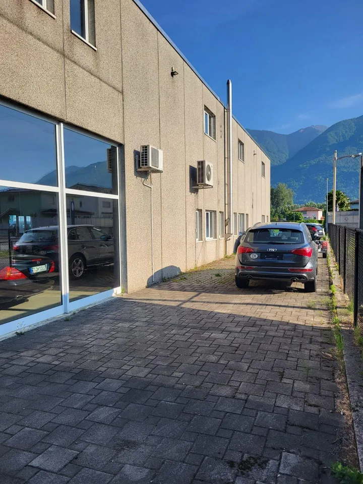Gewerbe-Immobilie mit Showroom an bester Lage
