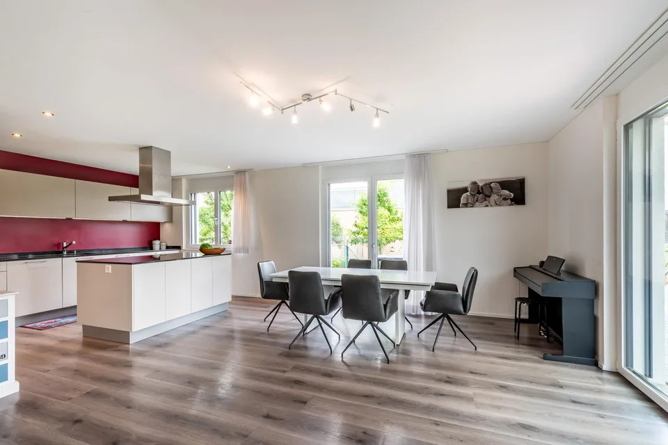 Sonniges Einfamilienhaus mit grossem Umschwung – photo 7 sur 20